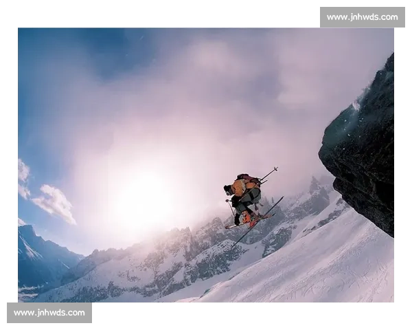 明星徒步同款!登山杖正确使用技巧全解析 明星徒步同款!登山杖正确使用技巧全解析